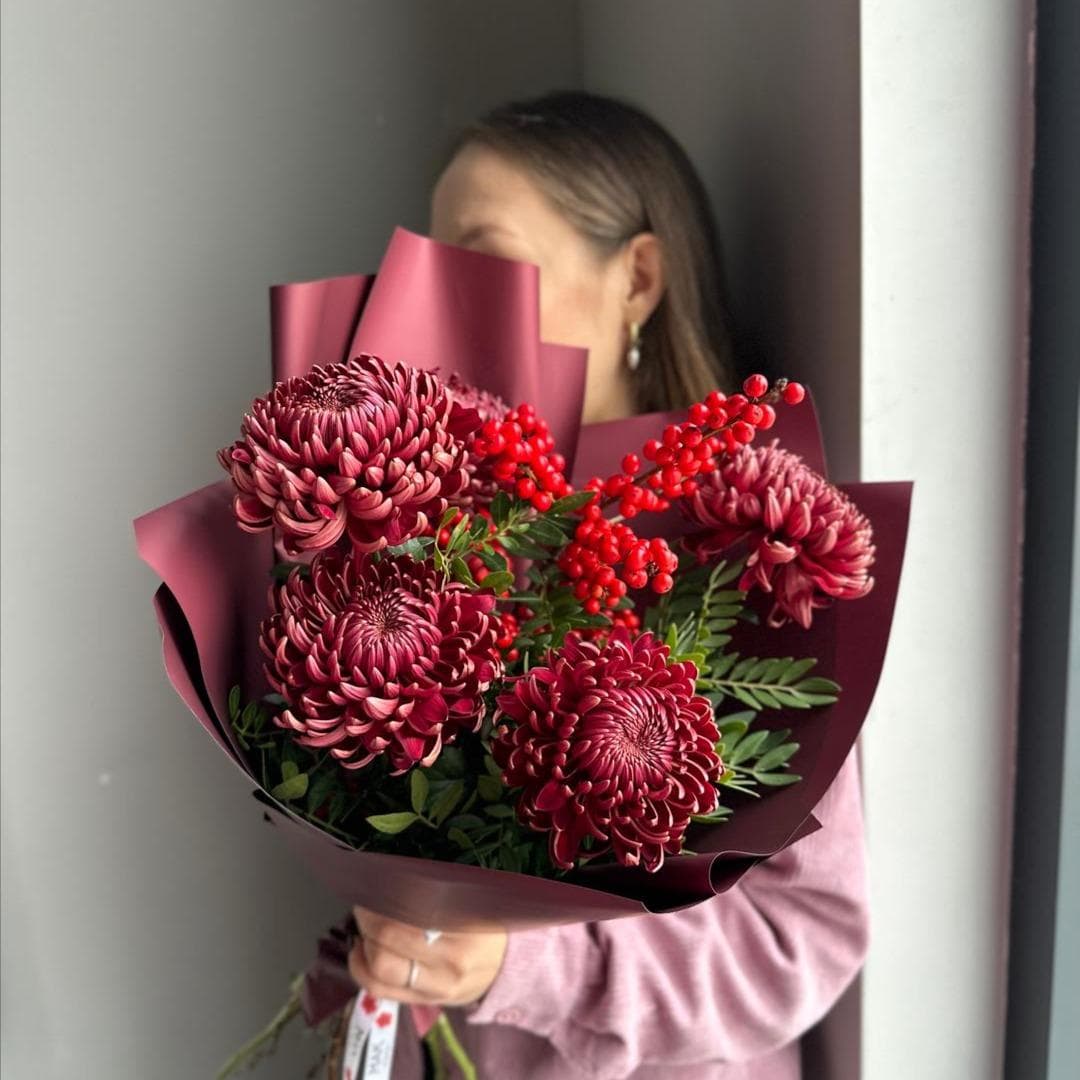 Букет #256 Хризантема "Бигуди", илекс