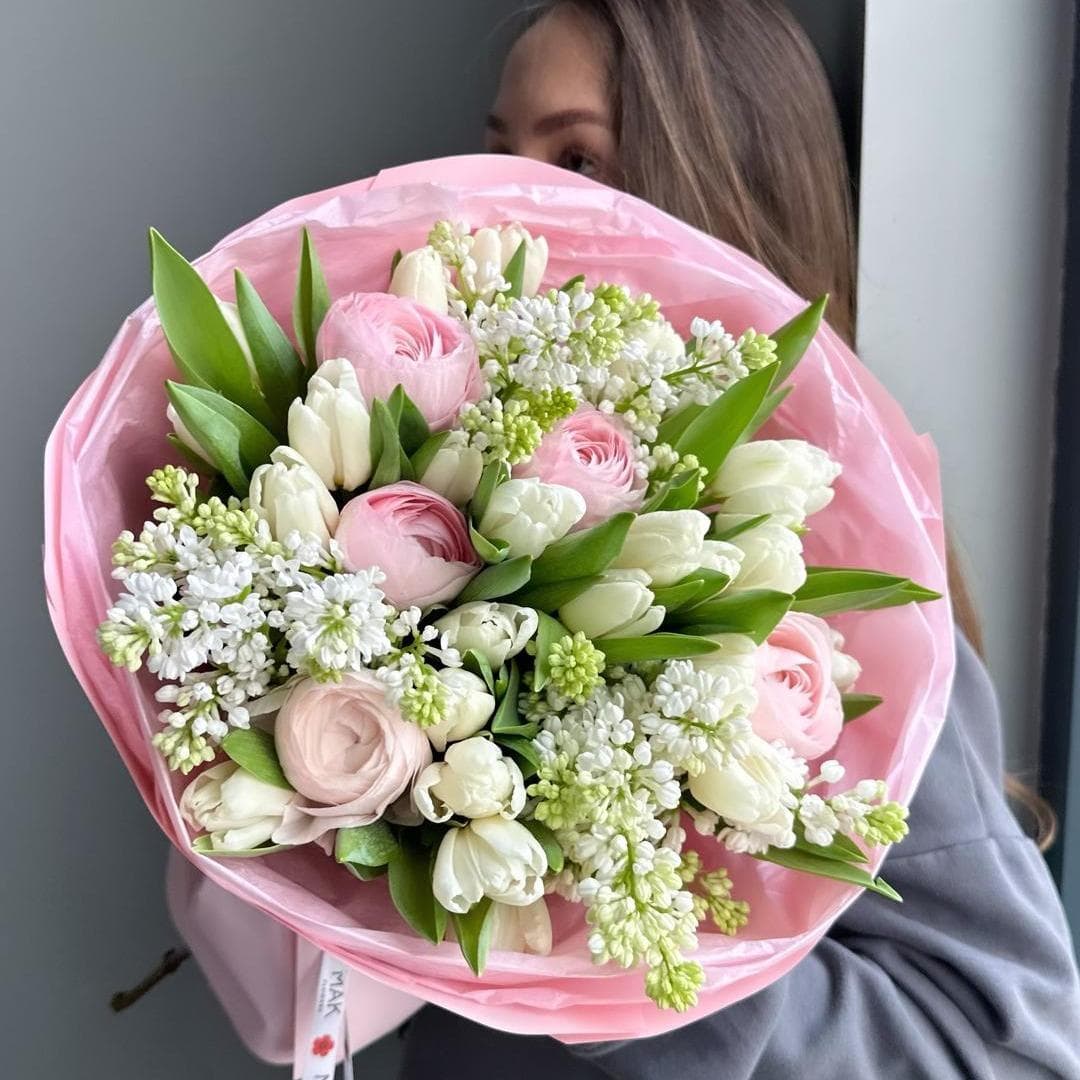 Букет #87 Сирень, ранункулюсы, тюльпаны