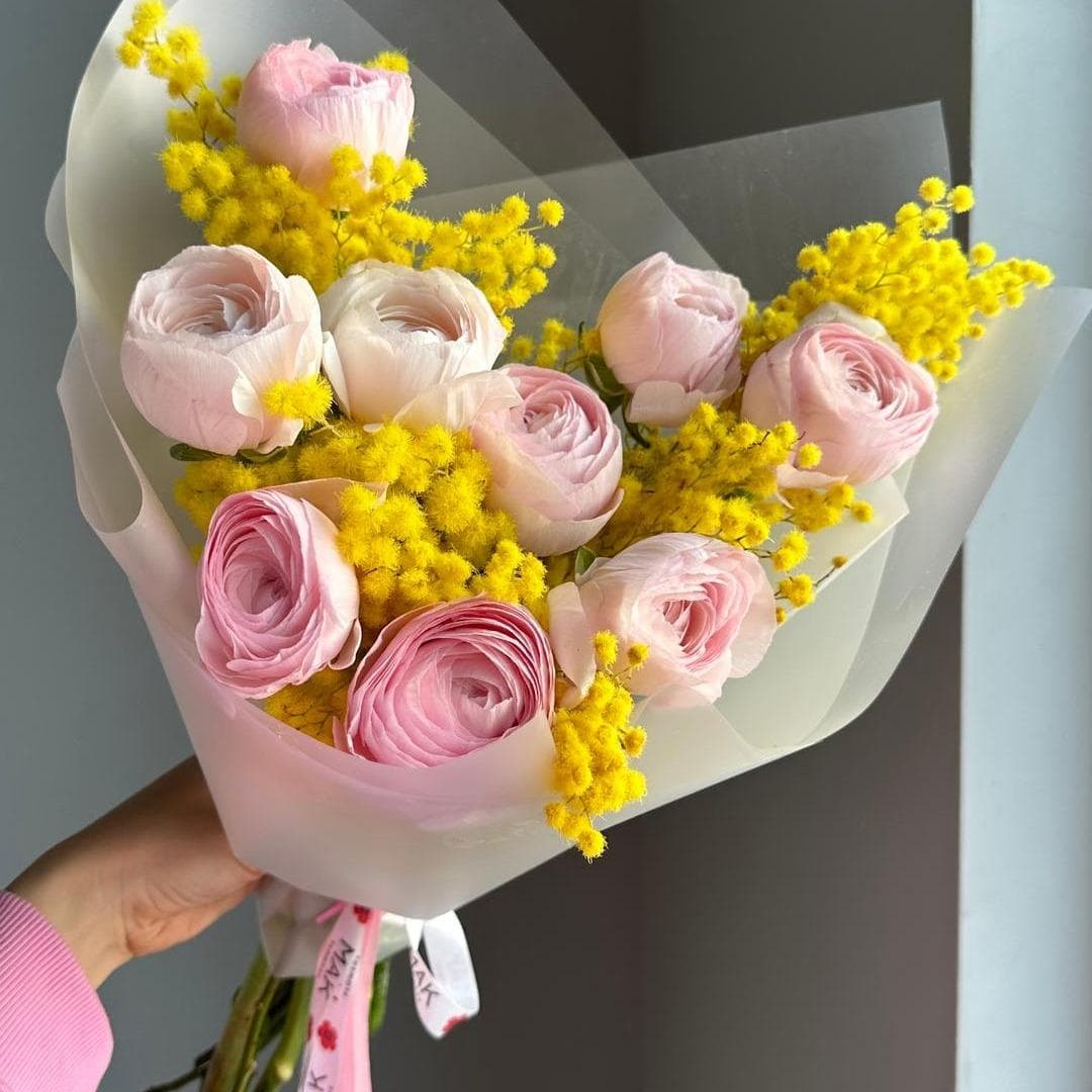 Букет #92 Мимоза, ранункулюсы