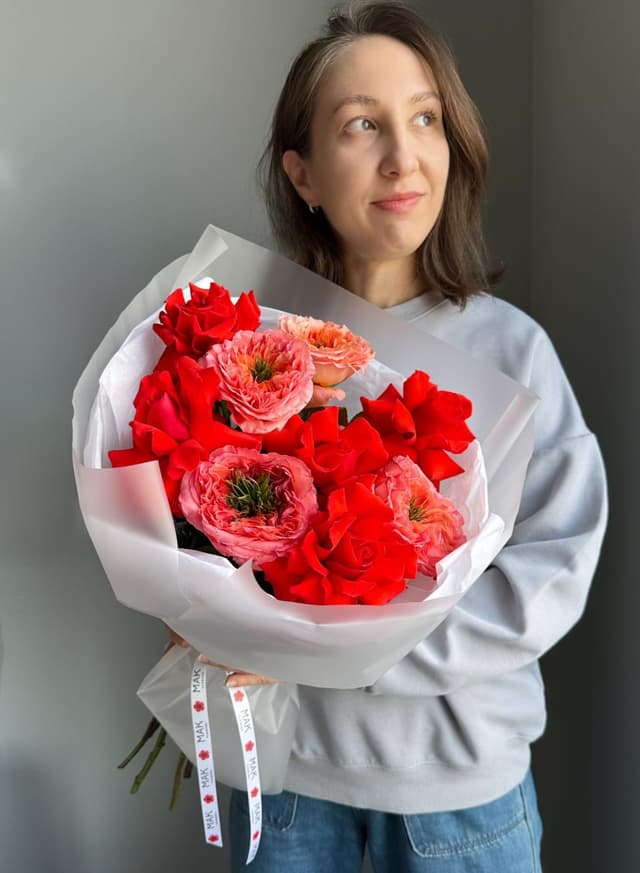 Букет №254 Пионовидные алые розы