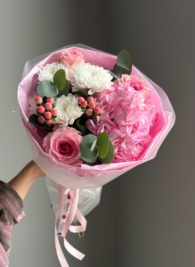 Букет #260 Гортензия, хризантема, розы