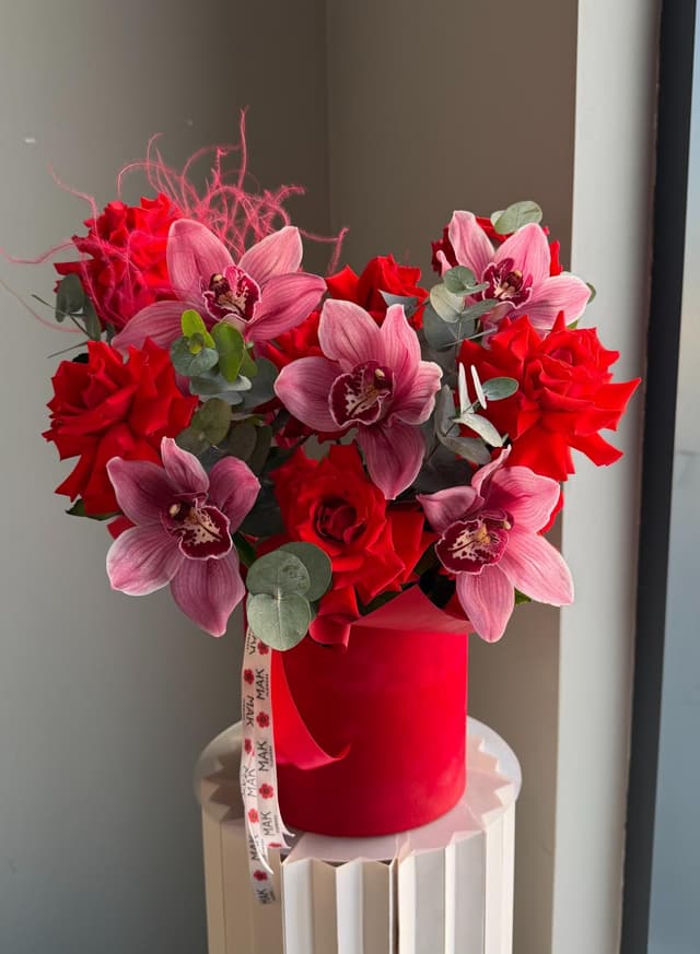 Коробка #325 Розы "Нина", орхидея