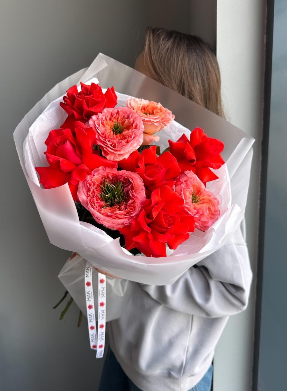 Букет №254 Пионовидные алые розы